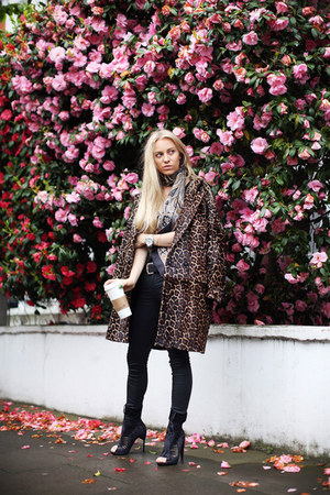 Diane Von Furstenberg coat - GINA TRICOT jeans - Michael Kors watch