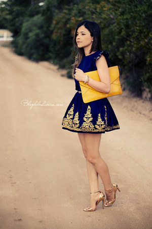 navy dress yellow shoes