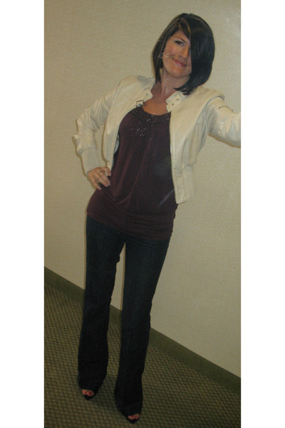 Blue Bcbg Shoes on Beige Bebe Jackets Blue 7 For All Mankind Jeans Black Bcbg Shoes