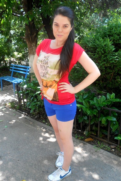 elton john zara t shirt red shirt with blue shorts hardon clothes elton john zara t shirt red shirt with blue shorts hardon clothes