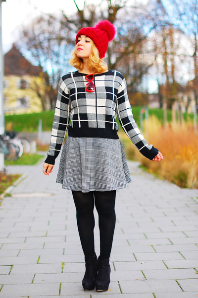 black tartan Forever21 sweater - red Zara sunglasses