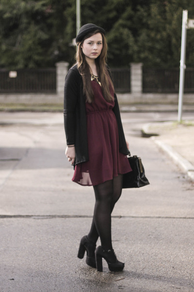 black dress with maroon heels