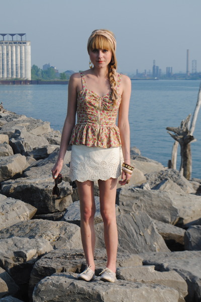 deena and ozzy shoes - Forever 21 top