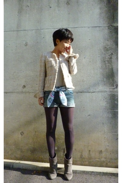 tights with shorts. gray tights - blue shorts