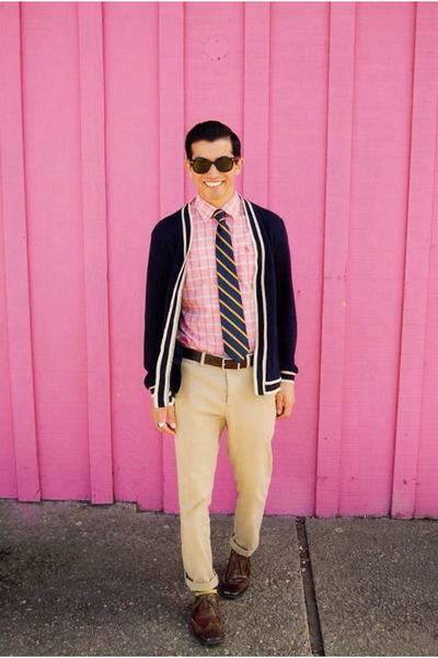 Nice Pink Oxford button up, need shoes to go with it! : r/malefashionadvice