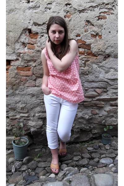 white jeans pink shirt