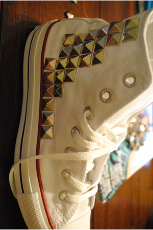 studded converse