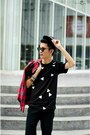 Red-plaid-shirt-black-sprints-sneakers-black-bossini-pants