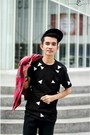 Red-plaid-shirt-black-sprints-sneakers-black-bossini-pants