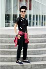 Red-plaid-shirt-black-sprints-sneakers-black-bossini-pants