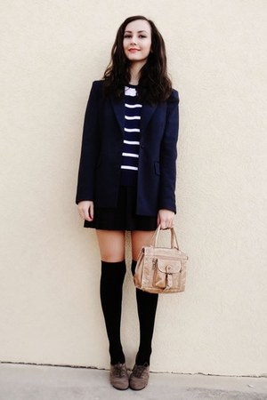 How to wear a navy blue blazer with gold buttons How to wear a navy blue blazer with gold buttons