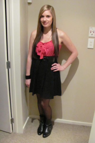 Pink Valley Girl Top Black Glassons Skirt Black Glassons Stockings Black N Pink Valley Girl Top Black Glassons Skirt Black Glassons Stockings Black N