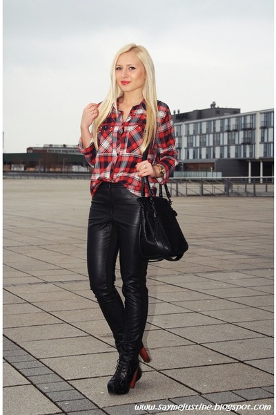 Download Black Shirt Red Pants Background