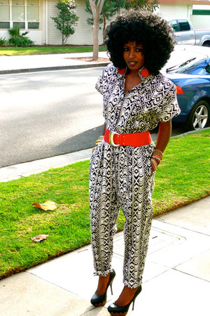 white vintage jumper