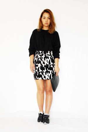 black Zara skirt