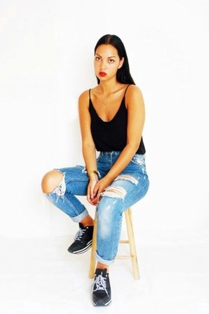 black sneakers - blue Zara jeans - black top