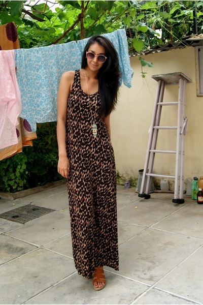 ... maxi dress HM dress - gold gold HM necklace - tawny Regal wedges