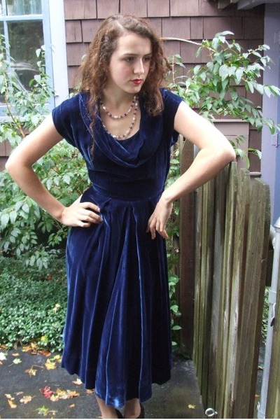 Navy 1950s Velvet Wallflower Vintage Dresses Blue By Navy 1950s Velvet Wallflower Vintage Dress