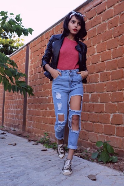 80s fashion with jeans