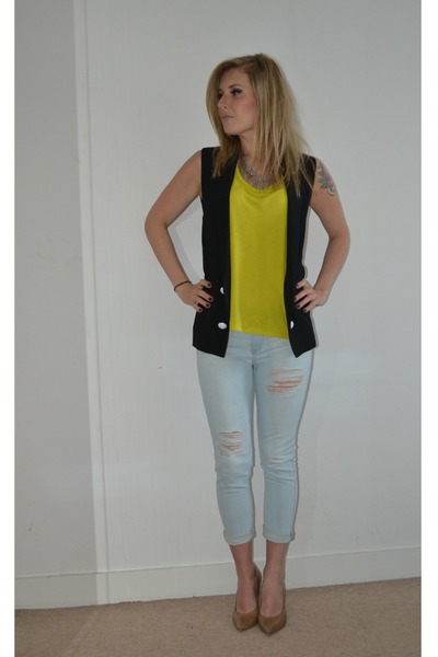 yellow shirt with light blue jeans