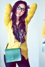 Black-shirt-dark-green-bag-mustard-cardigan