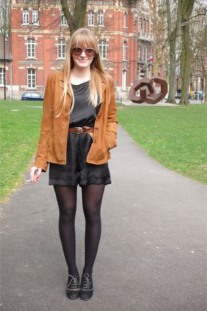 brown Les 3 Suisses vest - black H&M - brown belt - black tights - black aerosol