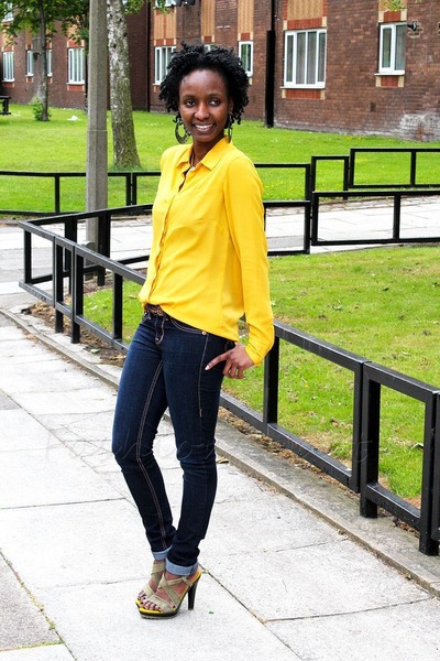 yellow blouse with jeans