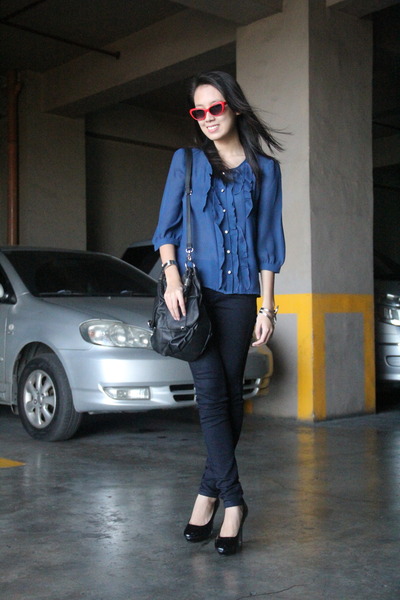 navy blue top and black jeans