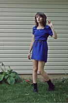 blue dress