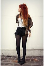 black Modekungen cape - charcoal gray sosie cape - navy Vintage Levis shorts