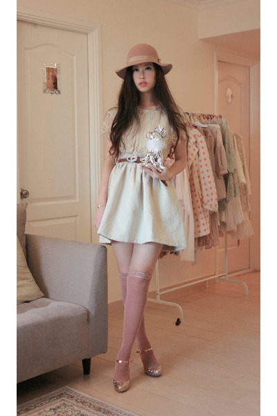 cream and gold heels