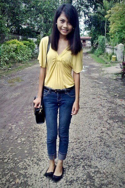 yellow top with black jeans