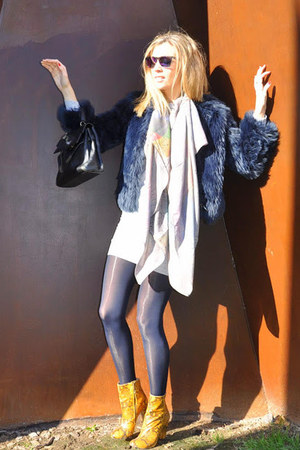 mustard boots outfit