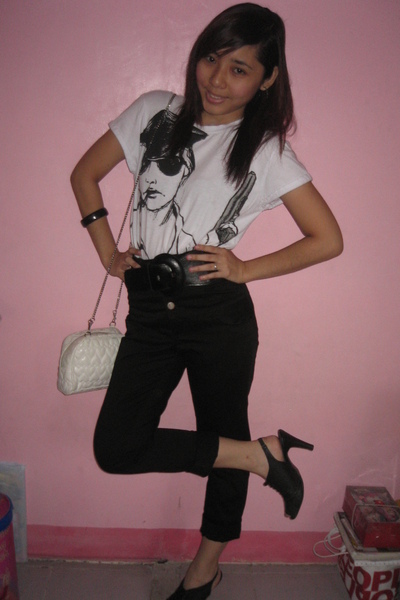 Get Black Shirt Black Pants White Shoes Pictures