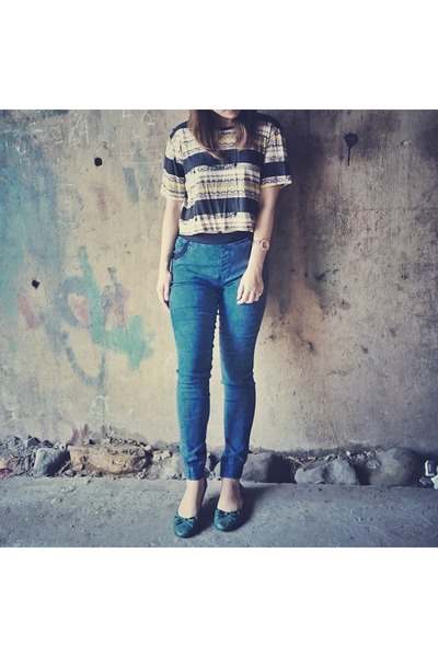 tops for blue jeggings