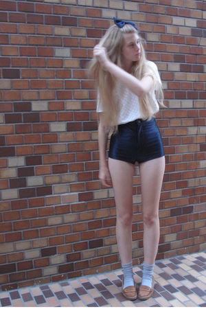 white American Apparel top - blue American Apparel shorts - beige Zara shoes