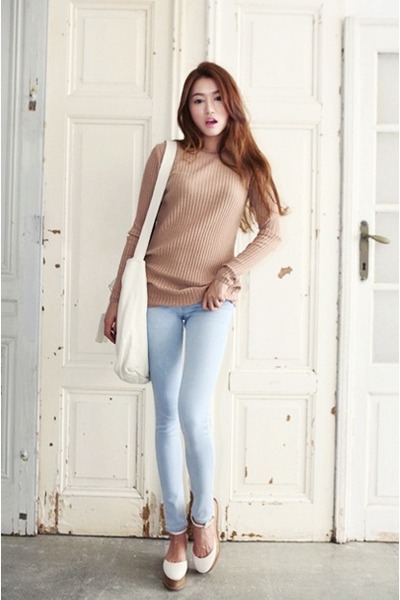 white shoes light blue jeans