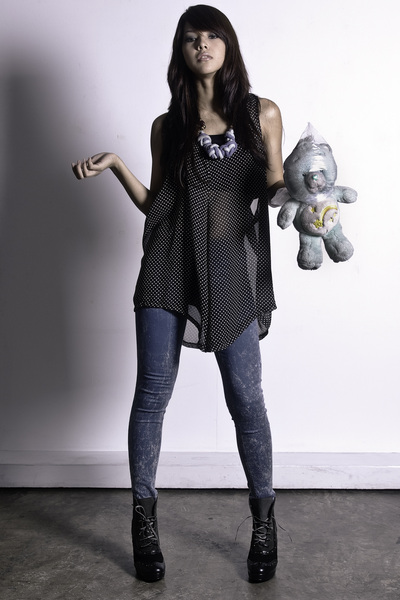 blue zoo leggings - black Gold Dot shoes - black Sundae - white Risa Recio