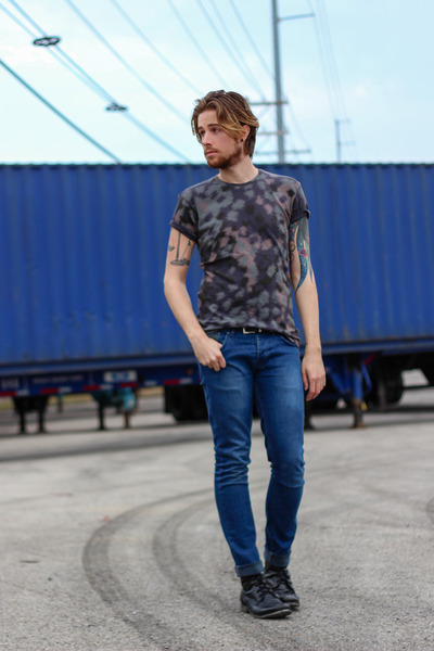 camouflage shirt with jeans