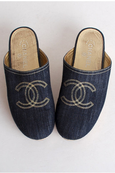 clogs chanel
