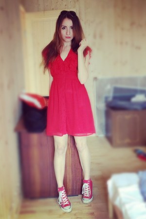 red dress with converse