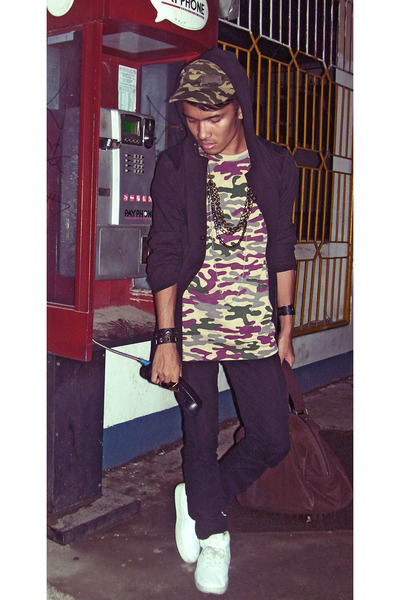 Men's Brown Diesel Bags, White Nike Shoes | Men's Brown Diesel Bags, White Nike Shoes |